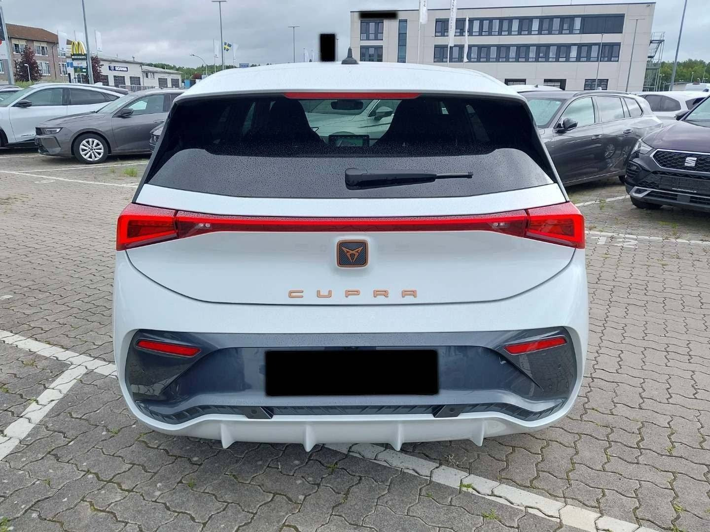 Hvid Cupra Born fra 2023