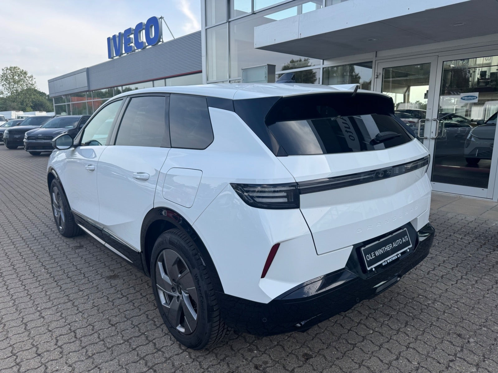 Hvid Opel Grandland-e fra 2025