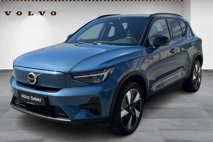 Blå Volvo XC40 fra 2025