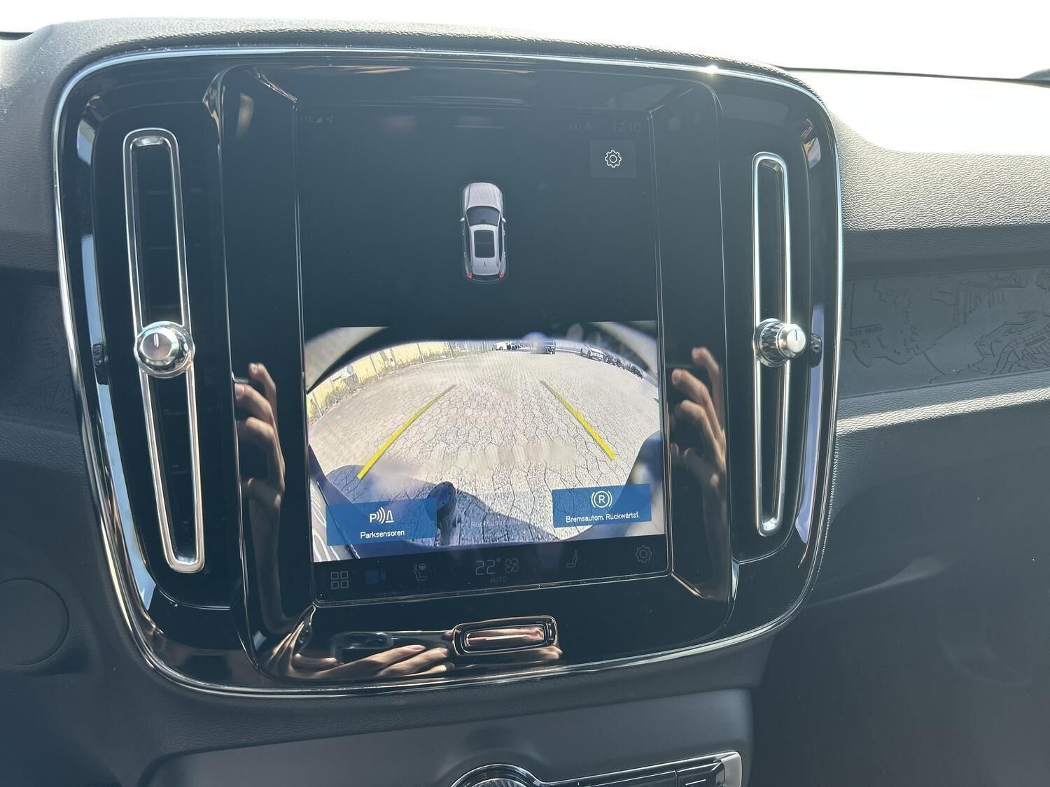 Blå Volvo XC40 fra 2025