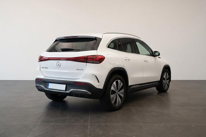 Hvid Mercedes EQA 300 fra 2024