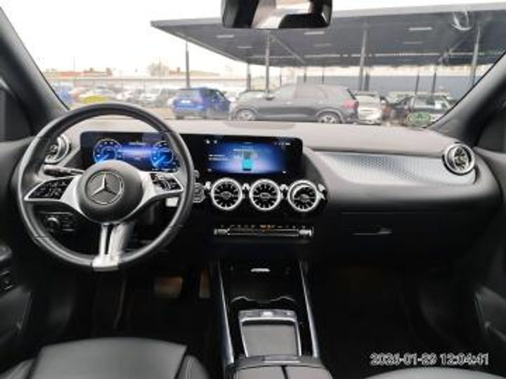 Hvid Mercedes EQA 300 fra 2024