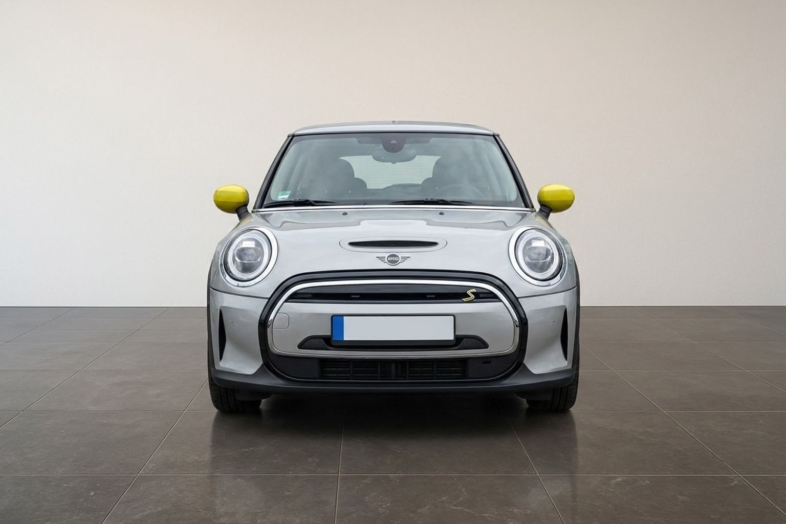 Sølv Mini Cooper fra 2023