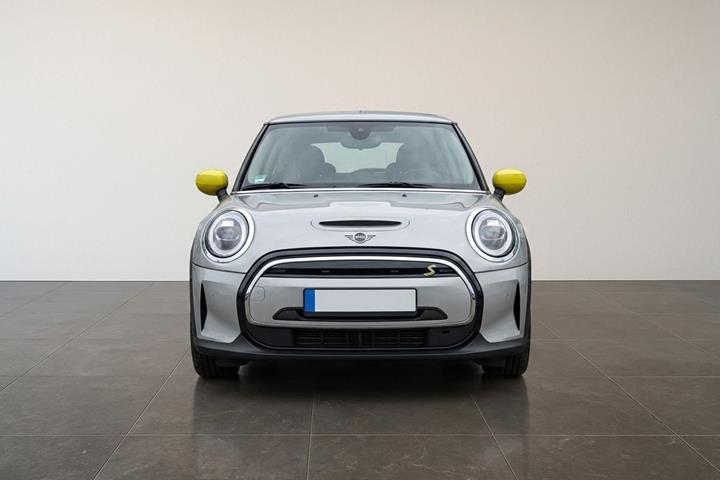 Sølv Mini Cooper fra 2023