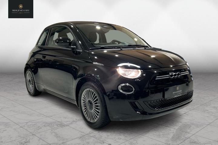 Sort Fiat 500e fra 2023 set udefra