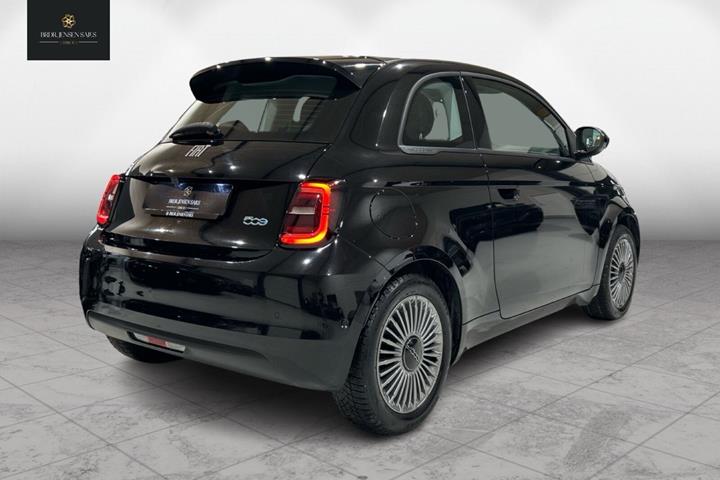 Sort Fiat 500e fra 2023