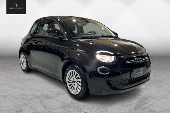 Sort Fiat 500e fra 2023 set udefra