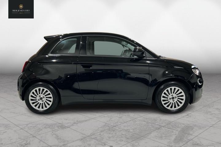 Sort Fiat 500e fra 2023