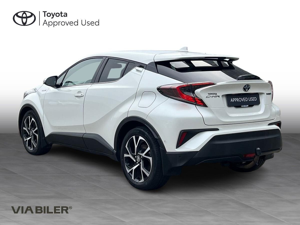 Hvid Toyota C-HR fra 2019