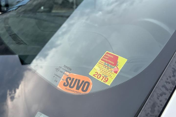 Hvid Toyota C-HR fra 2019
