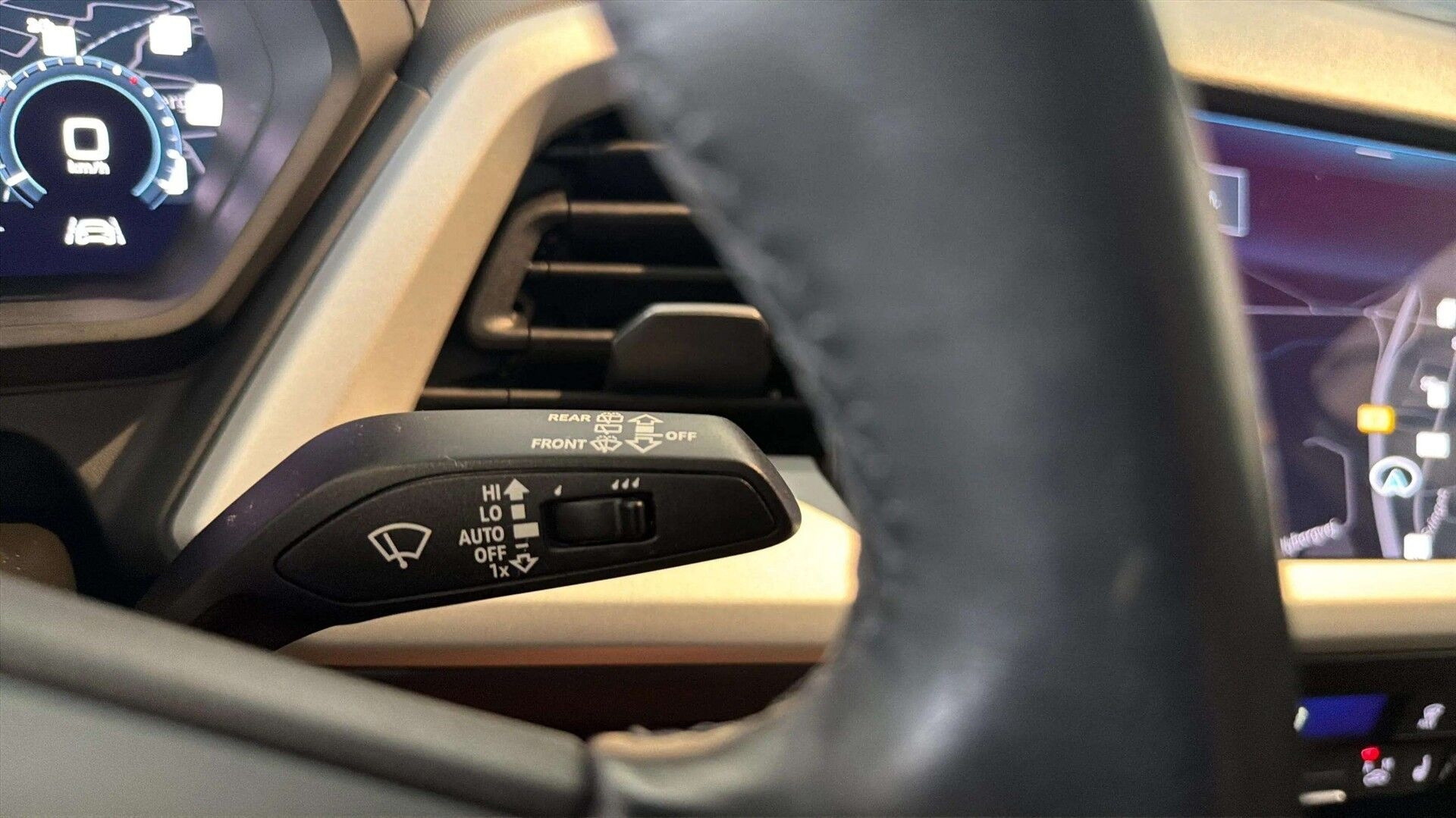 Grå Audi Q4 fra 2024