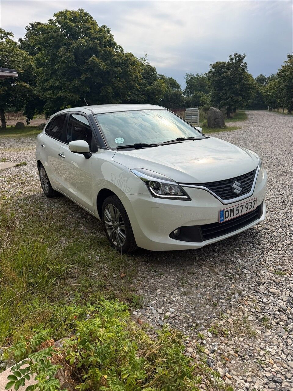 Hvid Suzuki Baleno fra 2017