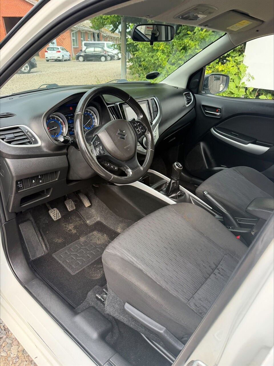 Hvid Suzuki Baleno fra 2017