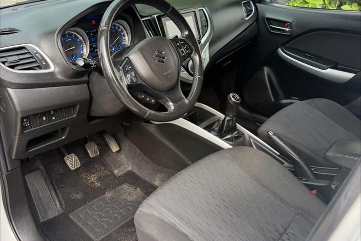 Hvid Suzuki Baleno fra 2017