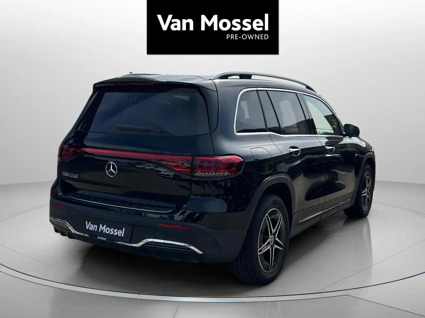 Sort Mercedes EQB 250 fra 2023