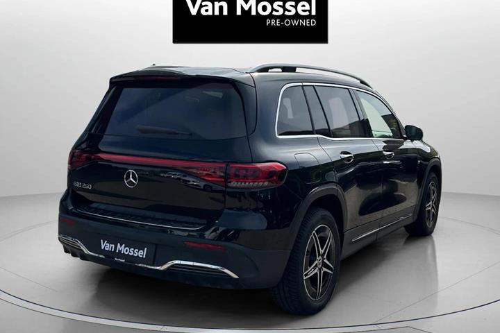 Sort Mercedes EQB 250 fra 2023