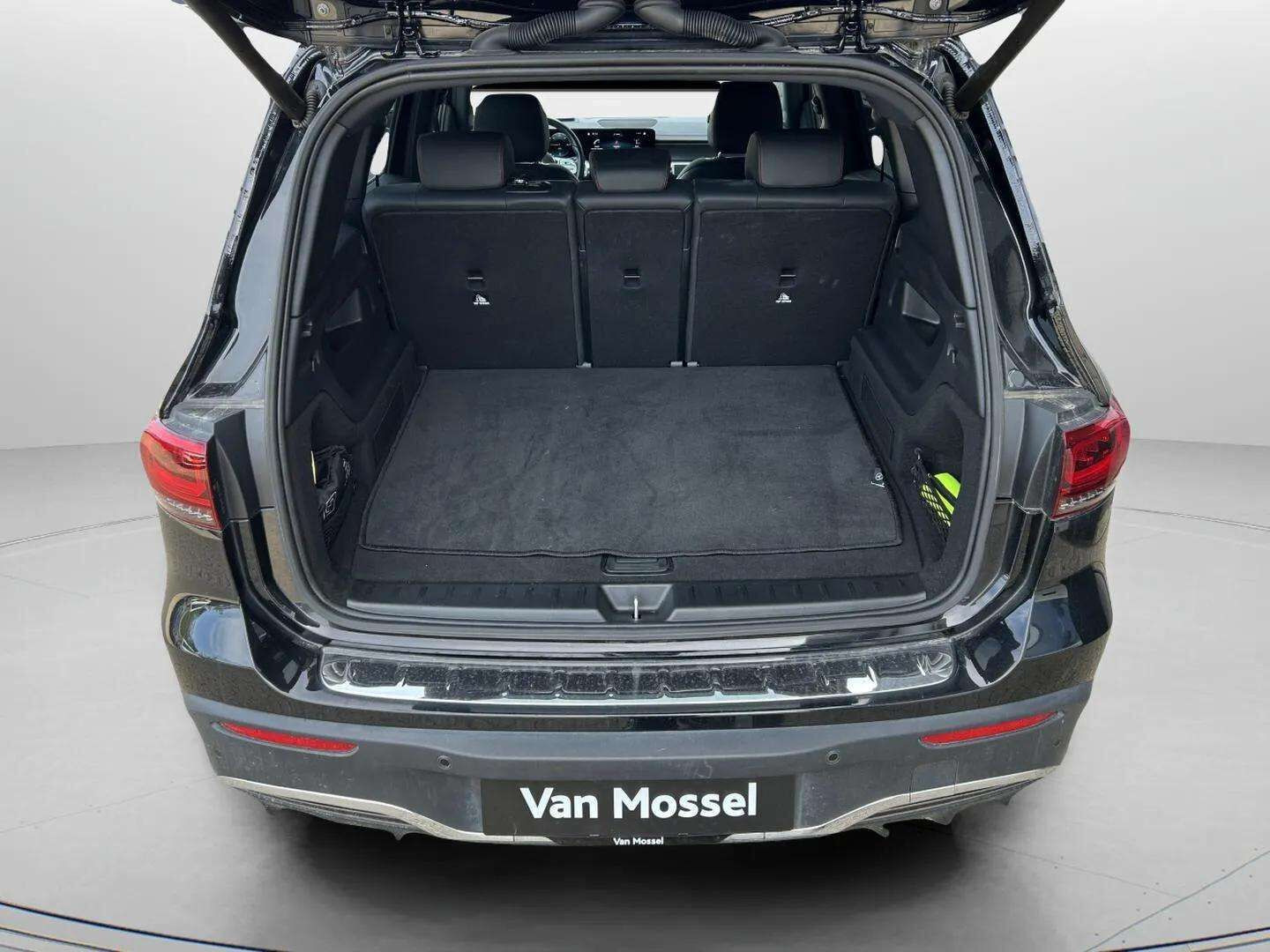 Sort Mercedes EQB 250 fra 2023