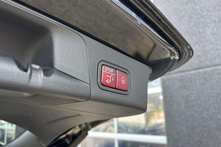 Sort Mercedes EQB 250 fra 2023