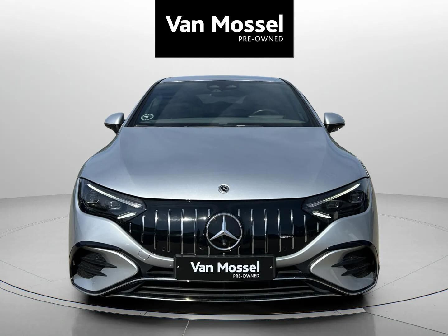 Sølv Mercedes EQE 43 AMG fra 2022