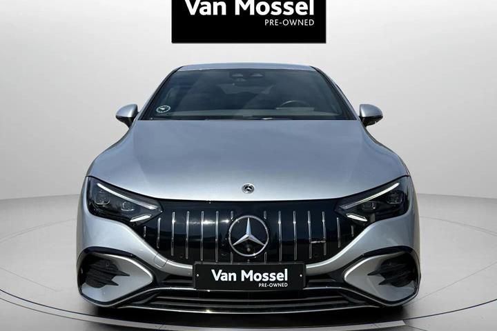Sølv Mercedes EQE 43 AMG fra 2022