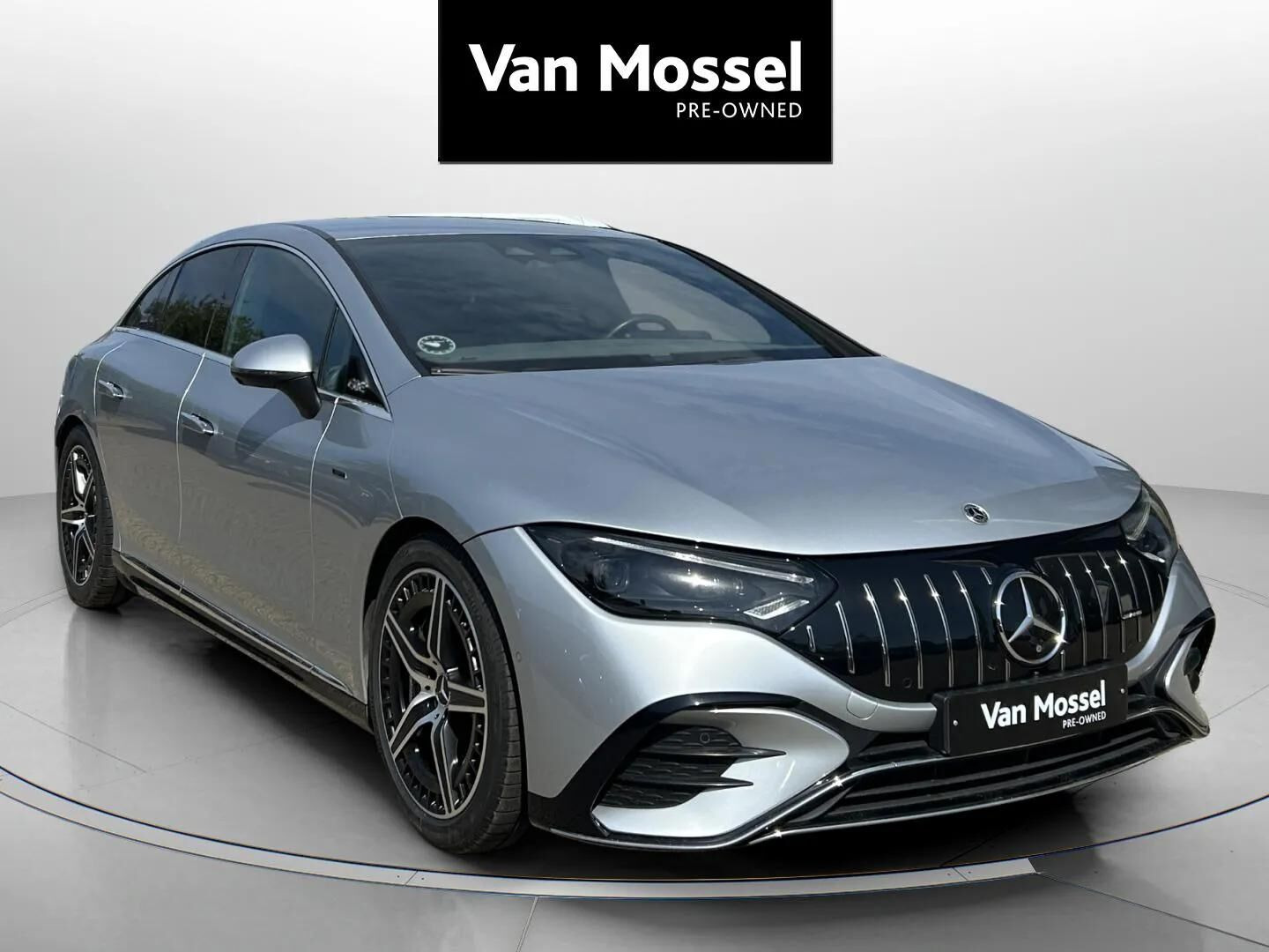 Sølv Mercedes EQE 43 AMG fra 2022