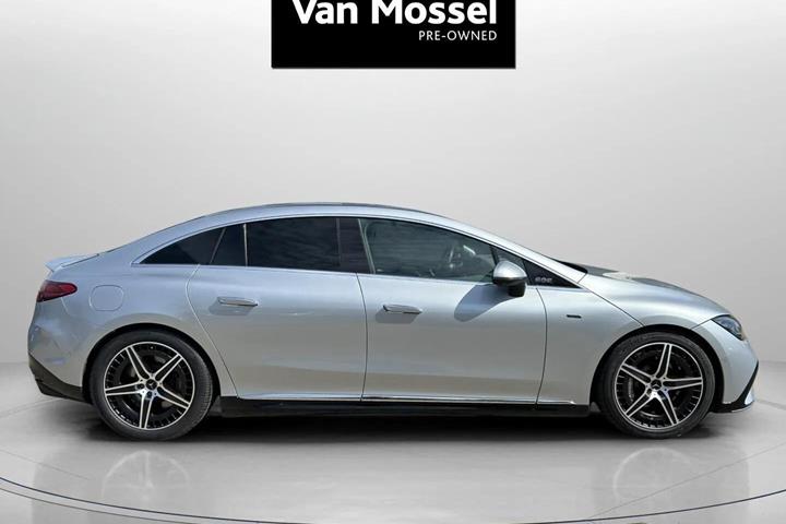 Sølv Mercedes EQE 43 AMG fra 2022