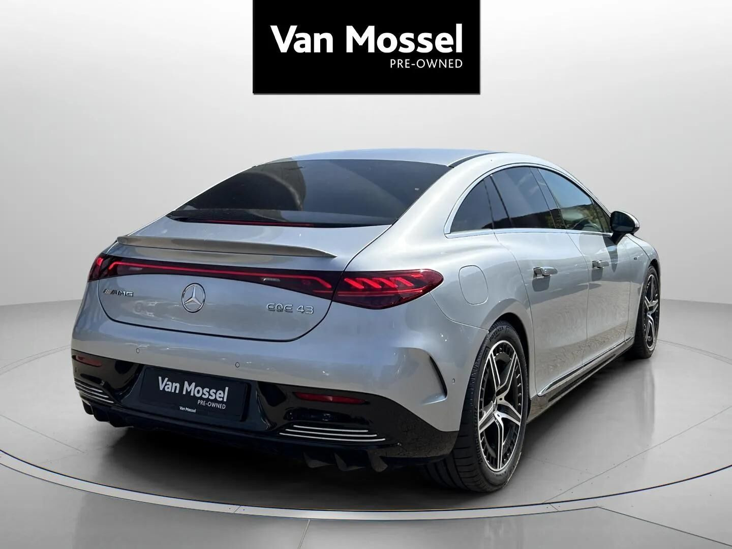 Sølv Mercedes EQE 43 AMG fra 2022