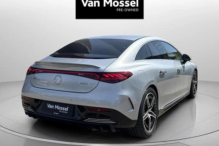 Sølv Mercedes EQE 43 AMG fra 2022