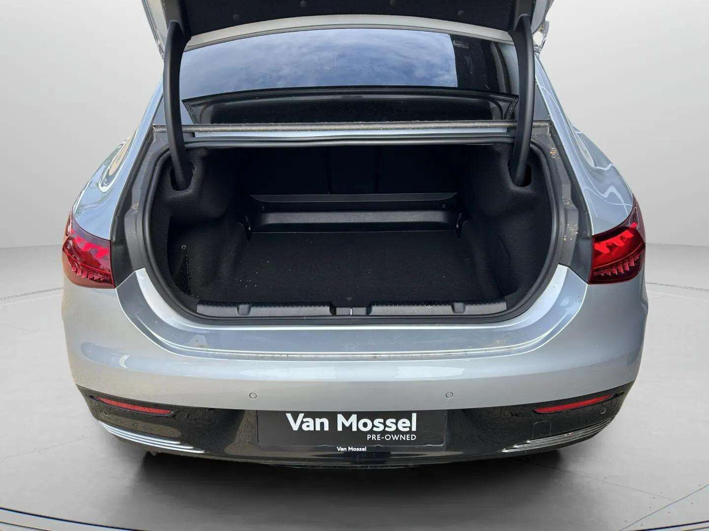 Sølv Mercedes EQE 43 AMG fra 2022