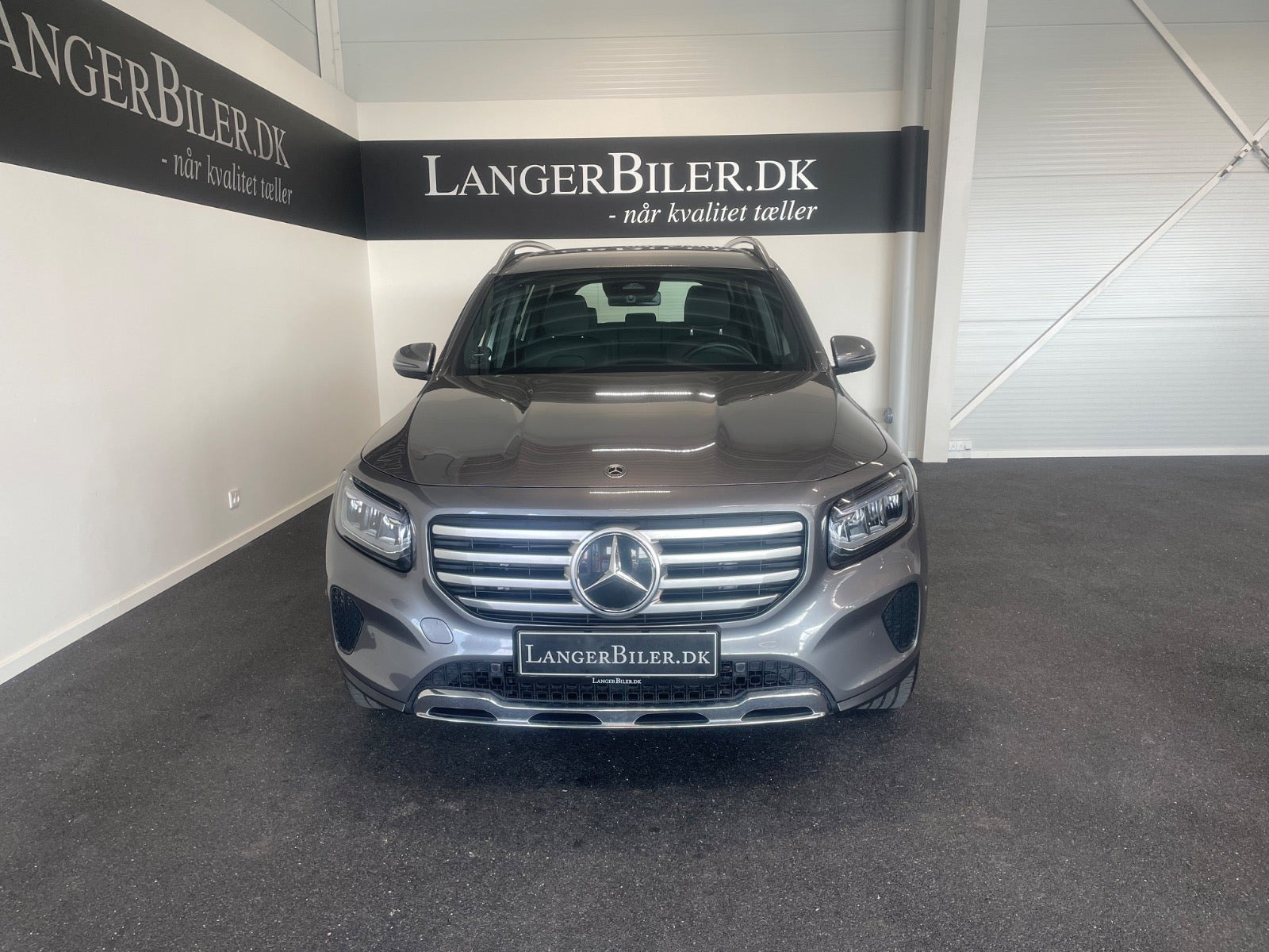 Grå Mercedes GLB200 d fra 2024