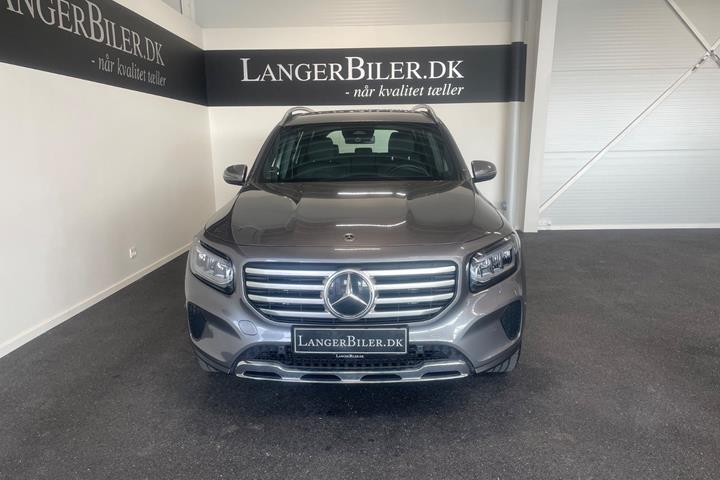 Grå Mercedes GLB200 d fra 2024