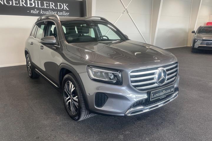 Grå Mercedes GLB200 d fra 2024
