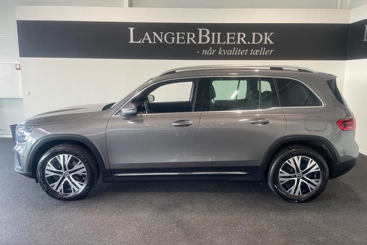 Grå Mercedes GLB200 d fra 2024