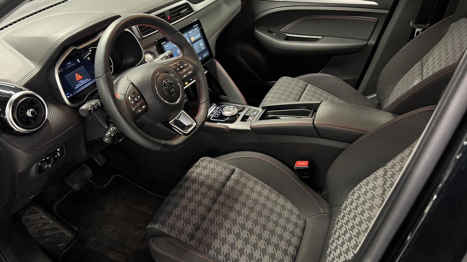 Sort MG ZS fra 2023