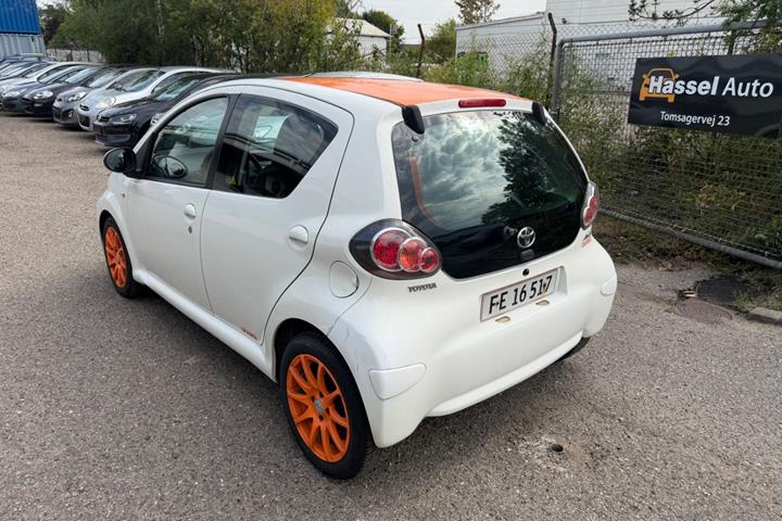 Grøn Toyota Aygo fra 2013