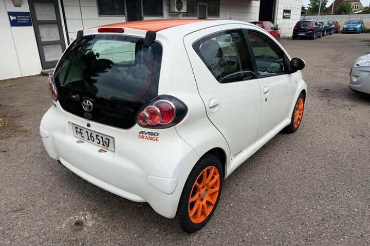 Grøn Toyota Aygo fra 2013