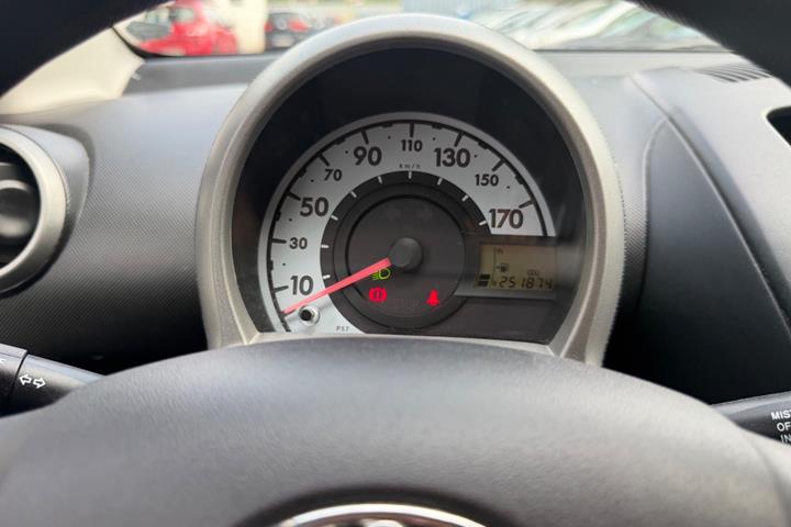 Grøn Toyota Aygo fra 2013