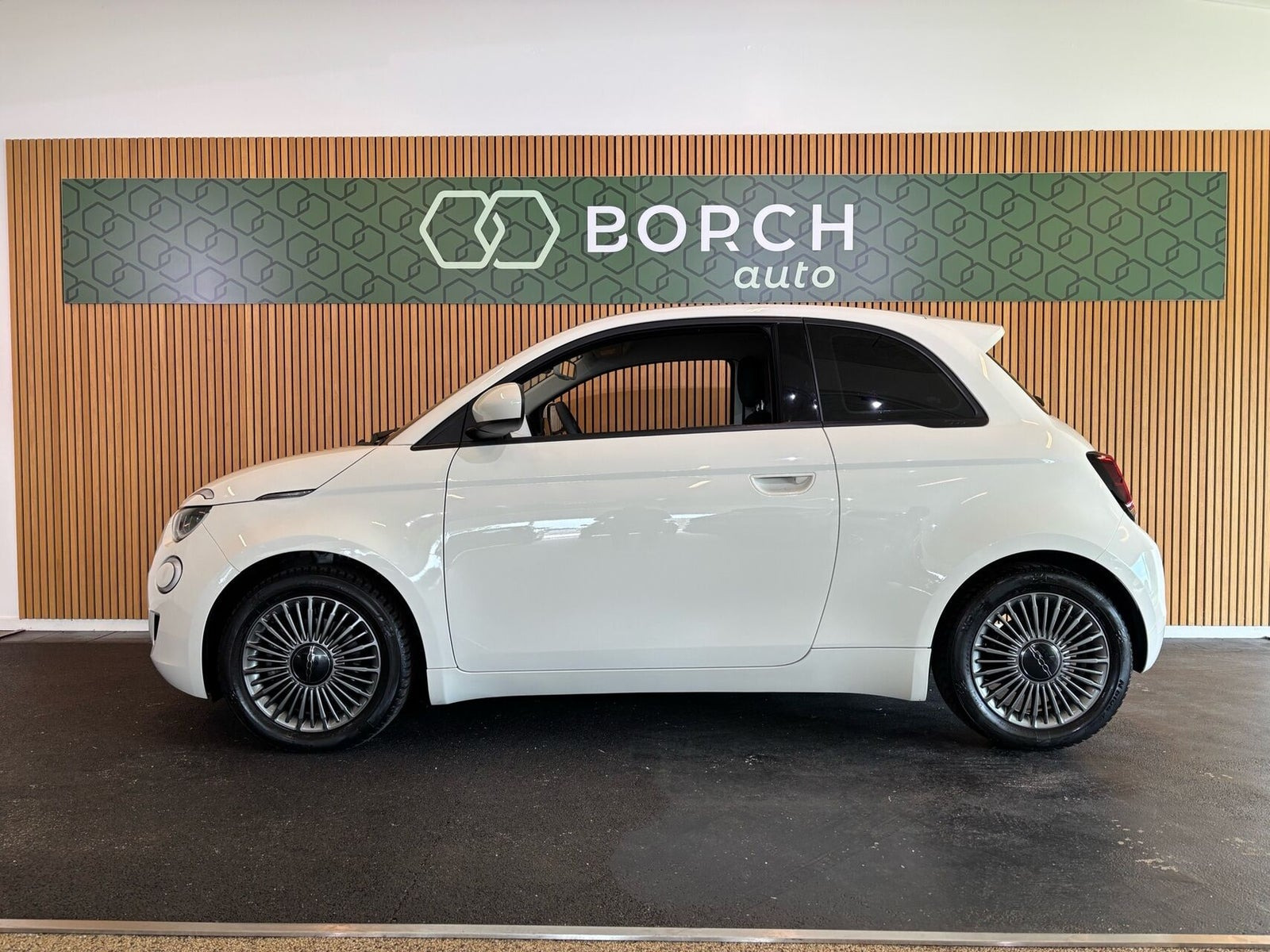Hvid Fiat 500e fra 2022