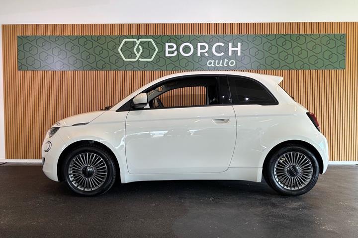 Hvid Fiat 500e fra 2022