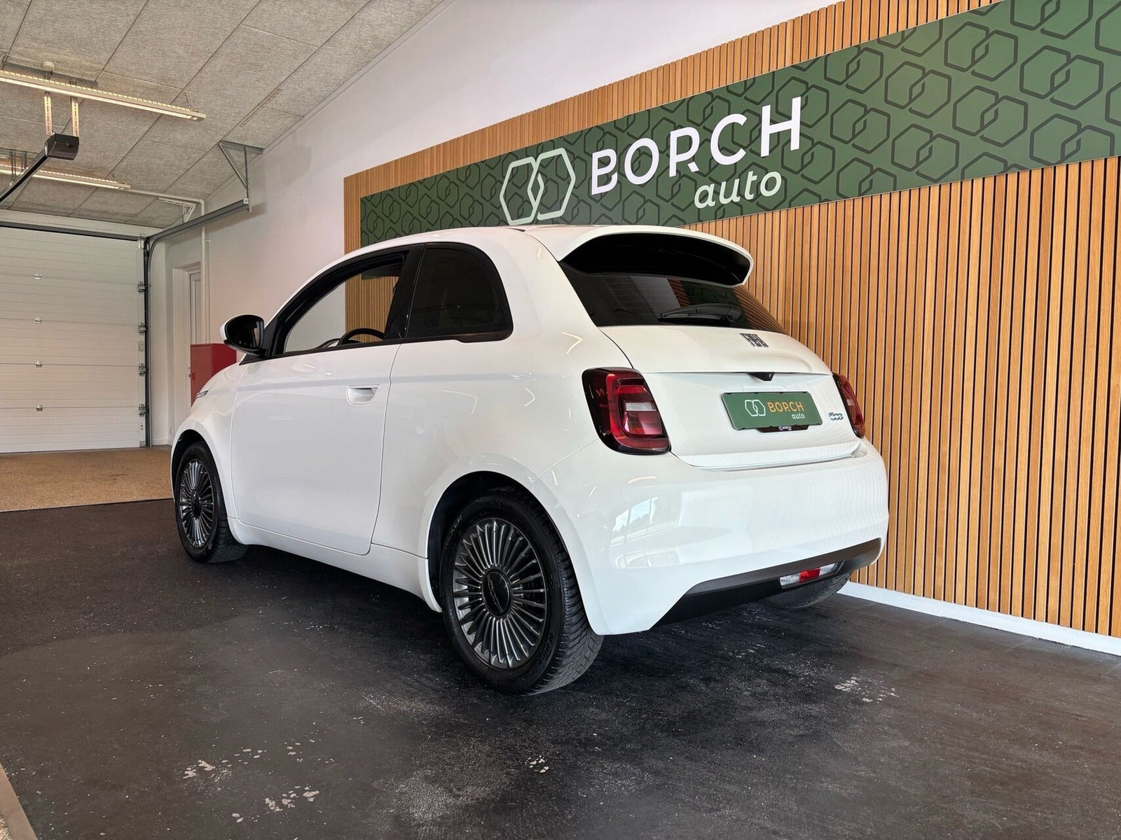 Hvid Fiat 500e fra 2022