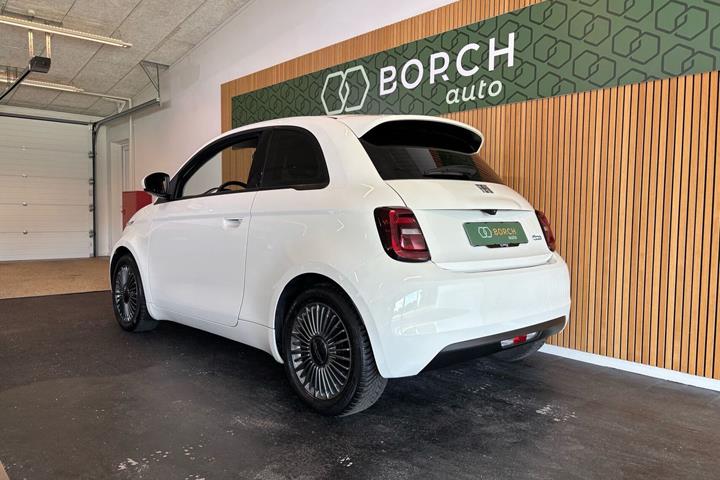 Hvid Fiat 500e fra 2022