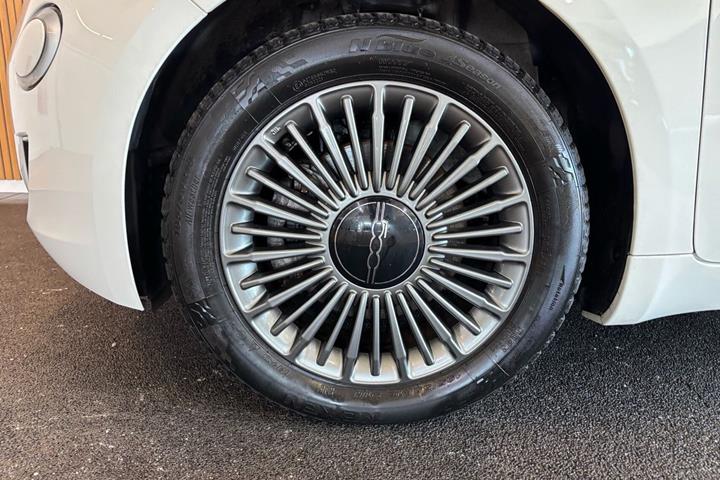 Hvid Fiat 500e fra 2022