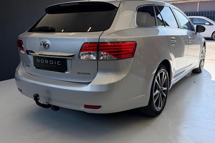 undefined Toyota Avensis fra 2014