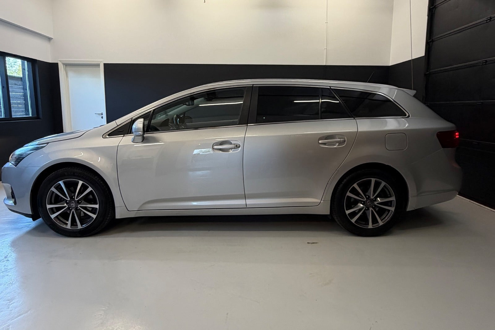 undefined Toyota Avensis fra 2014