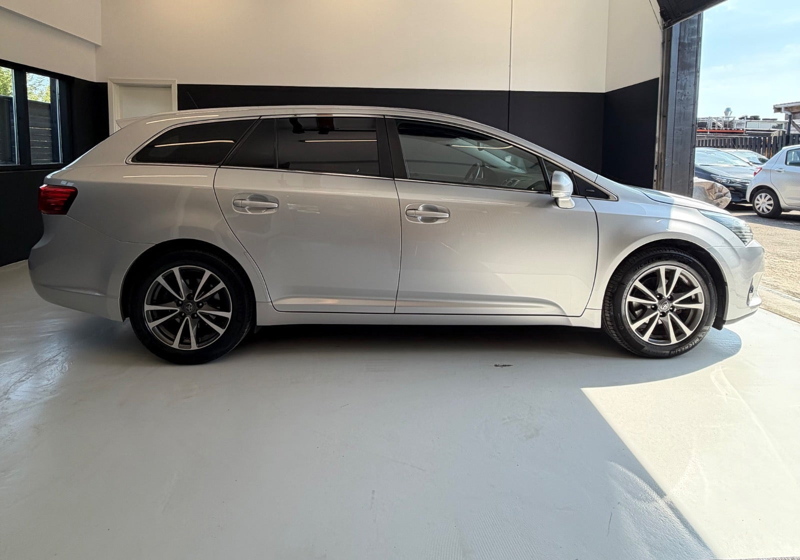 undefined Toyota Avensis fra 2014