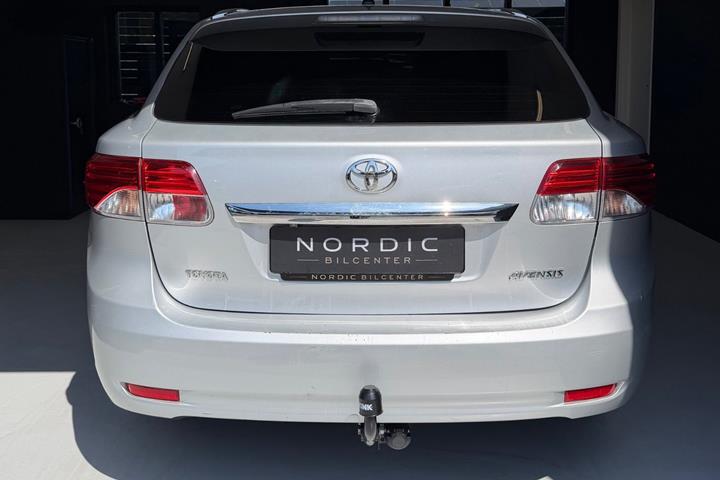 undefined Toyota Avensis fra 2014