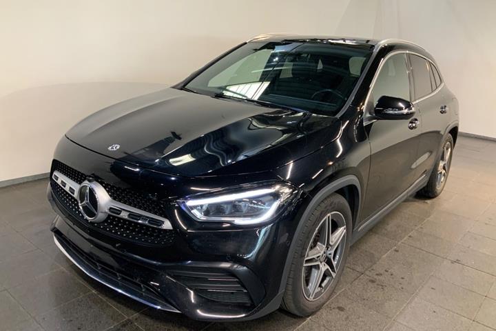 Sort Mercedes GLA220 d fra 2020 set udefra