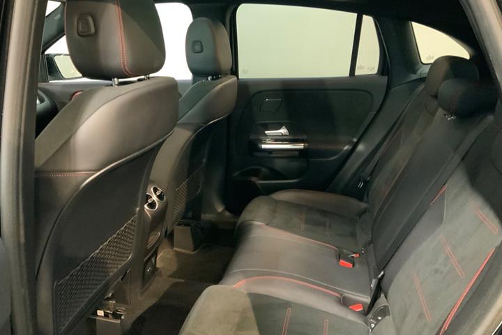 Sort Mercedes GLA220 d fra 2020