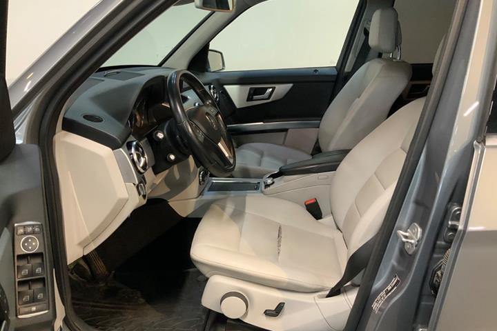 Grå Mercedes GLK220 fra 2013