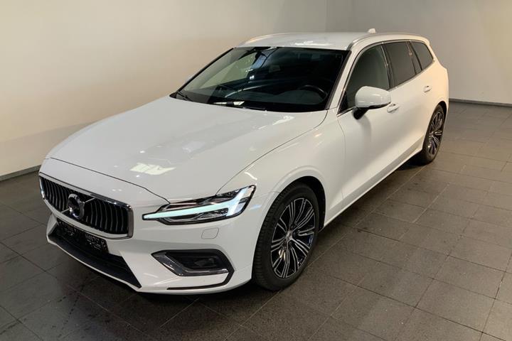 Hvid Volvo V60 fra 2021 set udefra